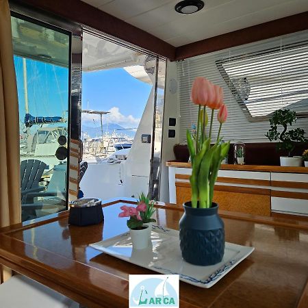 Hotel Boat And Breakfast Monica Neapel Exterior foto