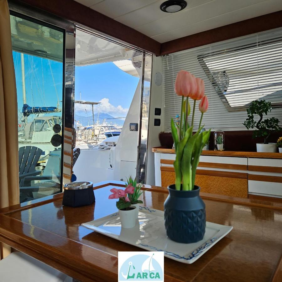Hotel Boat And Breakfast Monica Neapel Exterior foto