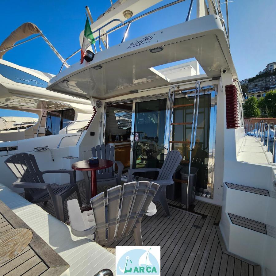 Hotel Boat And Breakfast Monica Neapel Exterior foto